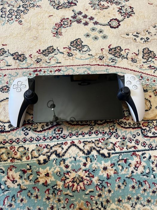PlayStation Portal в идеальном состоянии + аккаунт с подпиской PS Plus