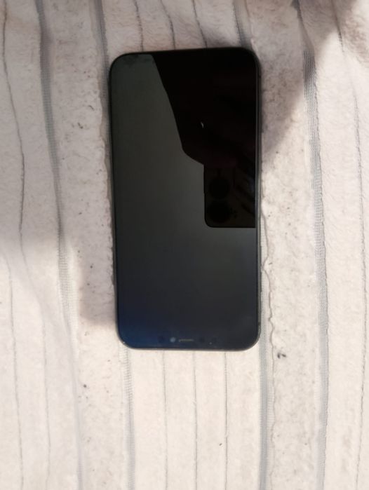 Продам айфон 11,