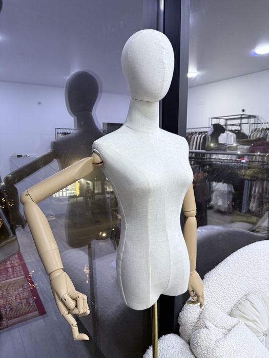 Продаю манекен , диван