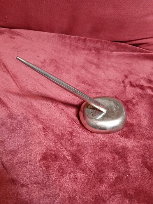 Vechi pix cu suport argintat pentru birou