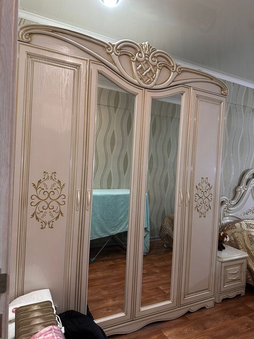 Продам спальный гарнитур