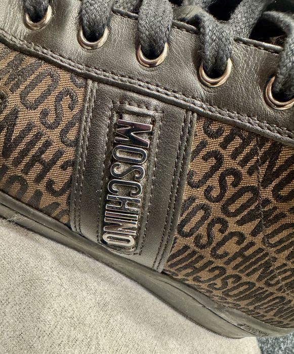 Moschino bărbătești (in stare impecabila)