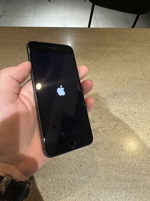 Продам iPhone 8 plus 64g 100%