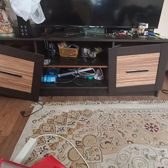 Тумбочка под ТВ и книжный полка стеллаж даром отдам