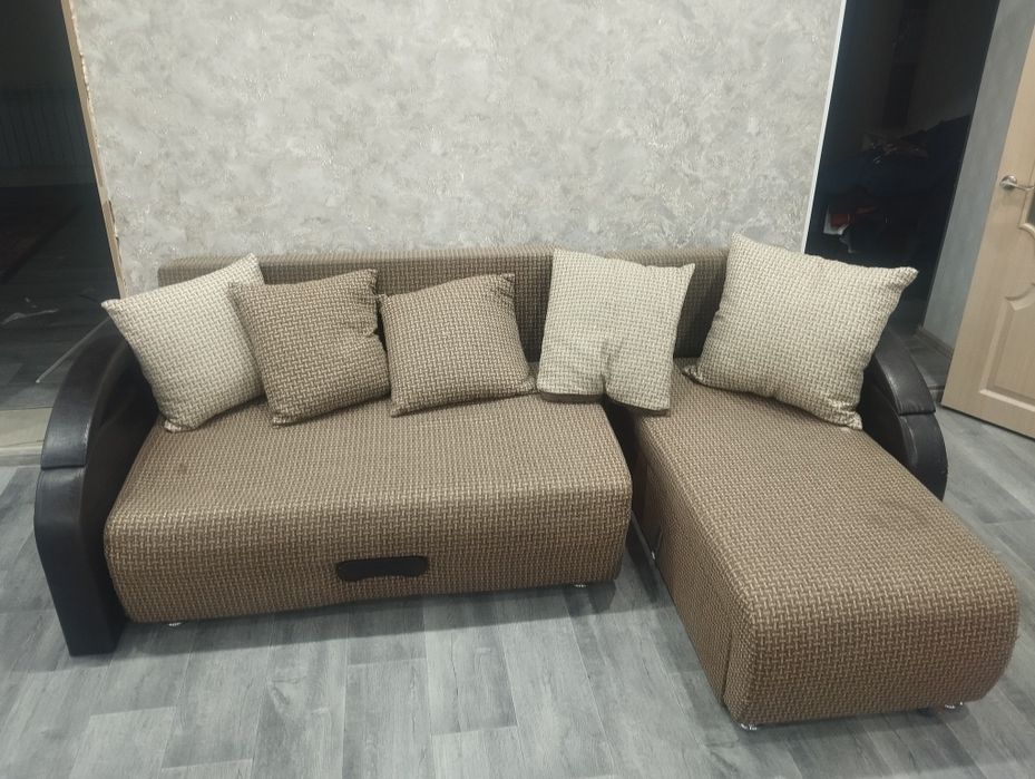 Диван угловой ( левый угол)