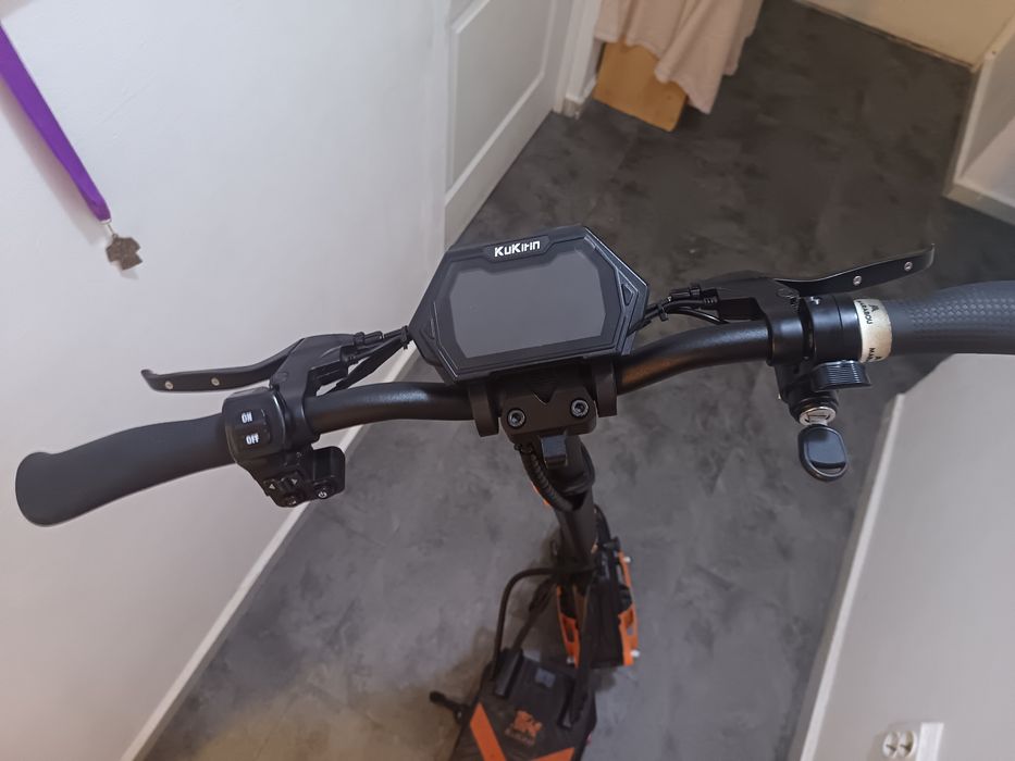 Vând trotineta kukirin g2 Max