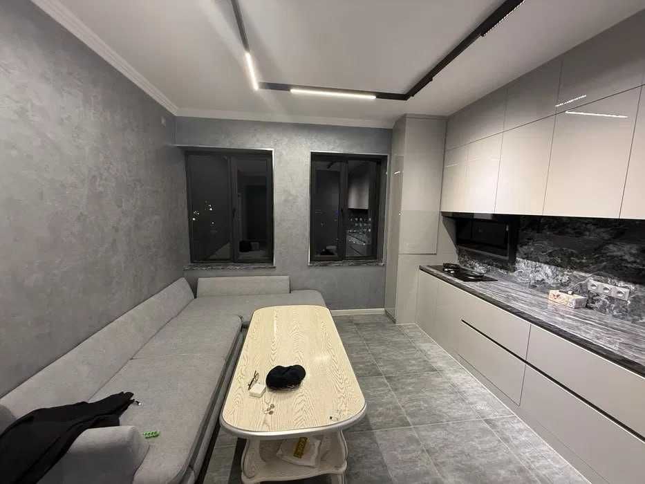 Yakkasaroy Salamatina Yujniy Vokzal Strong Edifice 1xona/8/9  47.4m2;