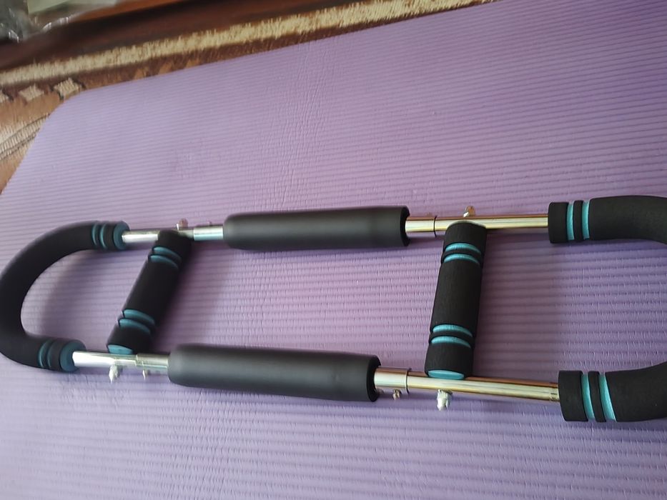 Тренажор за гърди и ръце