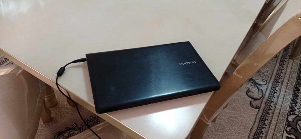 Noutbuk Samsung offesniy