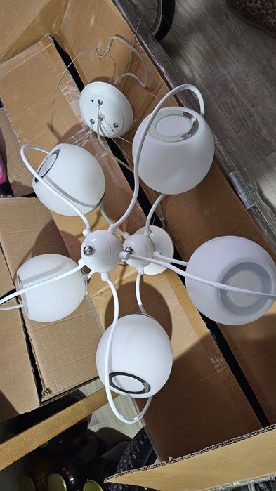 Продам люстры  разные