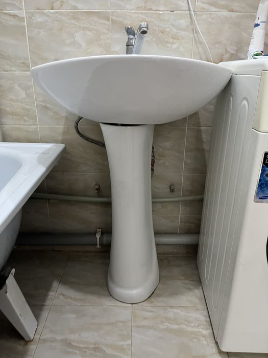 Продам раковину со смесителем