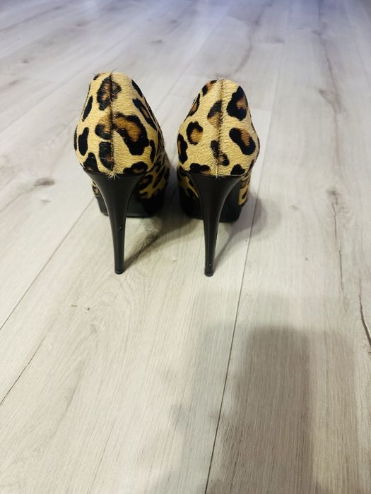 Официални обувки на ток