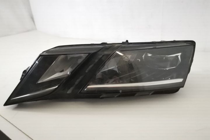 Фар Ляв Оригинален Лед Авариран Шкода Октавия 3 [фейслифт] Ляв преден