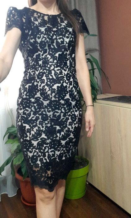 Vand rochie dantela facuta pe comanda. Xs/S mai mic!