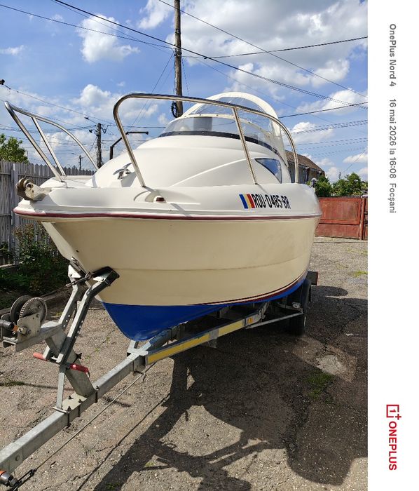 Vand Pachet complet  : Quicksilver 460 Cabin + Motor Mercury 40CP 4-Timpi (injectie) + Peridoc ( Toate inmatriculate)