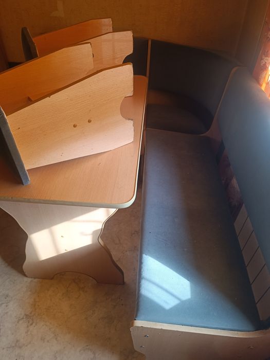 Мягкий угловой кухонный диван