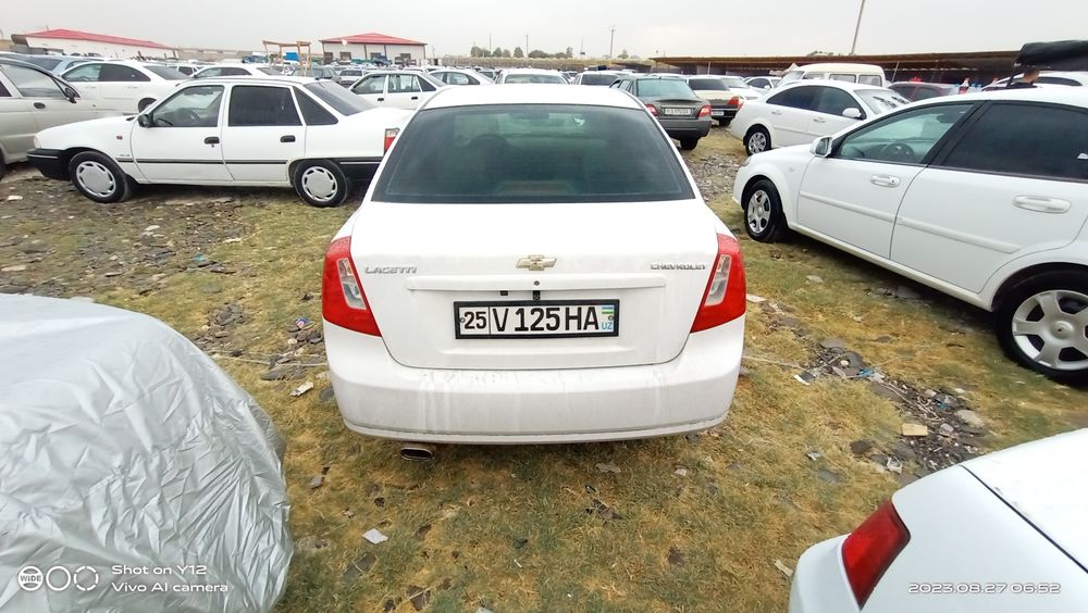 Mashina lasseti sotiladi