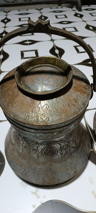 Qadimgi mis idish patnosi bilan sotiladi