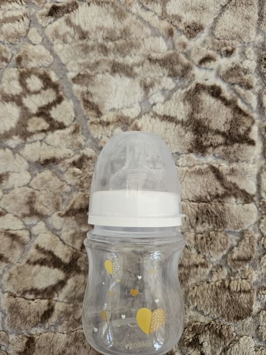 Hammasi yangi chaqaloqlar uchun butilka,soska va nasadkalar.