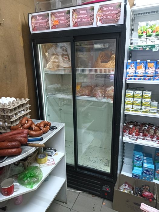 Продам холодильную витрину