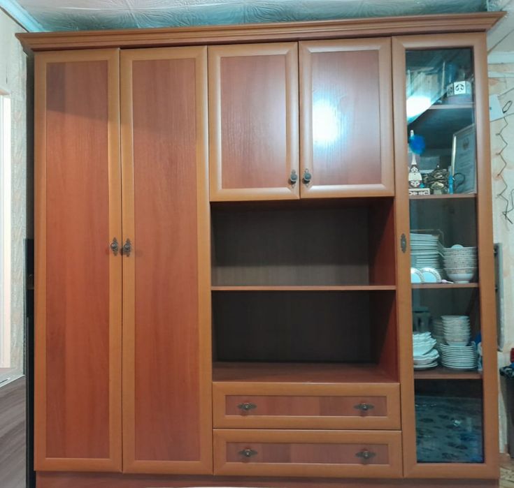 Шкаф стенка идельное состояние.Реальному покупателю торг