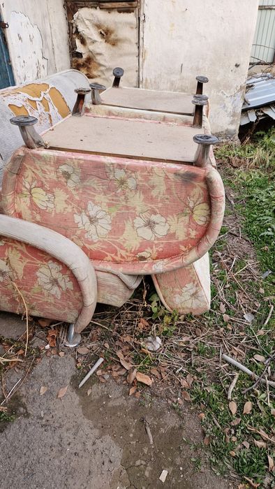 Диван и два кресла