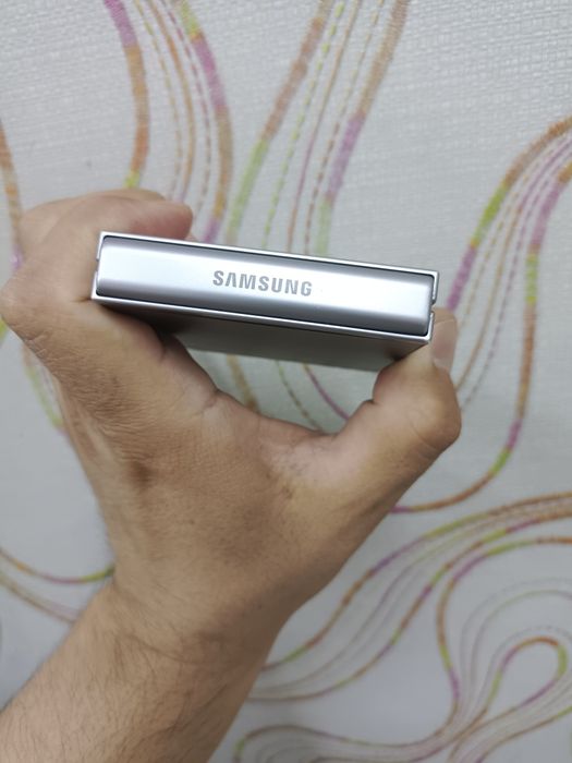 Samsung galaxy Z Flip 6 12/256 GB