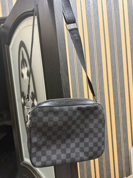 Продам барсетку LV