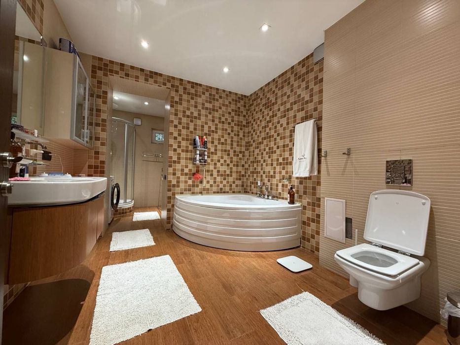 Квартира ЦУМ 4/1,2,цоколь/4 220 м2