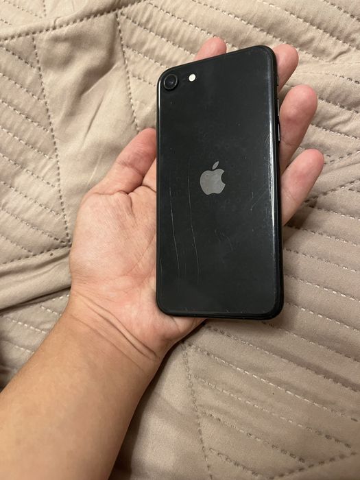 Продам iphone se 2020