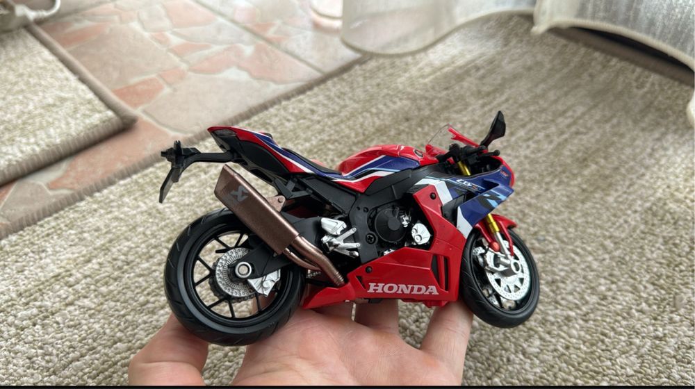 Machete moto Maisto 1:12 (18 cm)