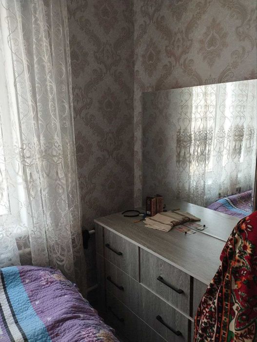 Продам 4 комнатную   на Карасу 1  лоджия  6 на 2 
возле  Дунё