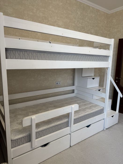 Детская двухьярусная кровать