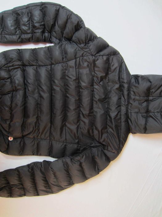 Geaca Colmar, masura S-M,poliester, gluga nedetasabila,culoare neagra