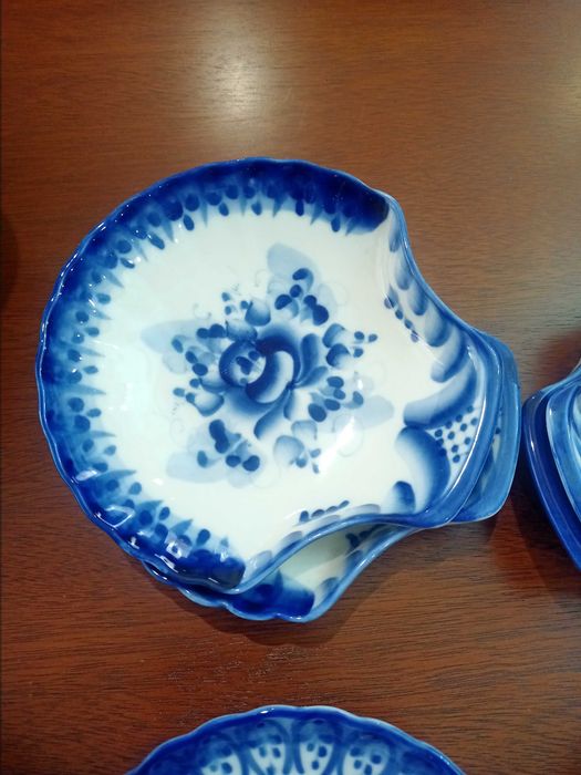 Сервировочная посуда Гжель