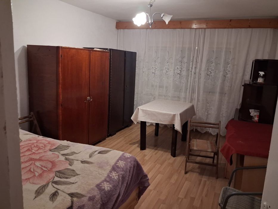 Închiriez Garsoniera