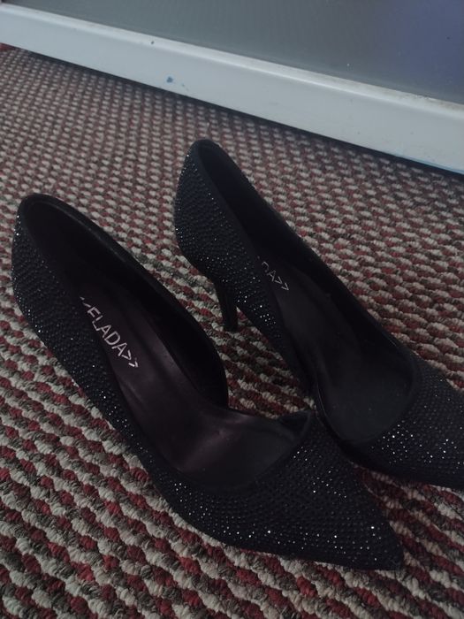 Pantofi eleganti si comozi