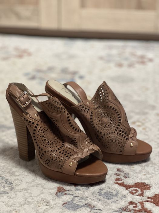 Обувь босоножки