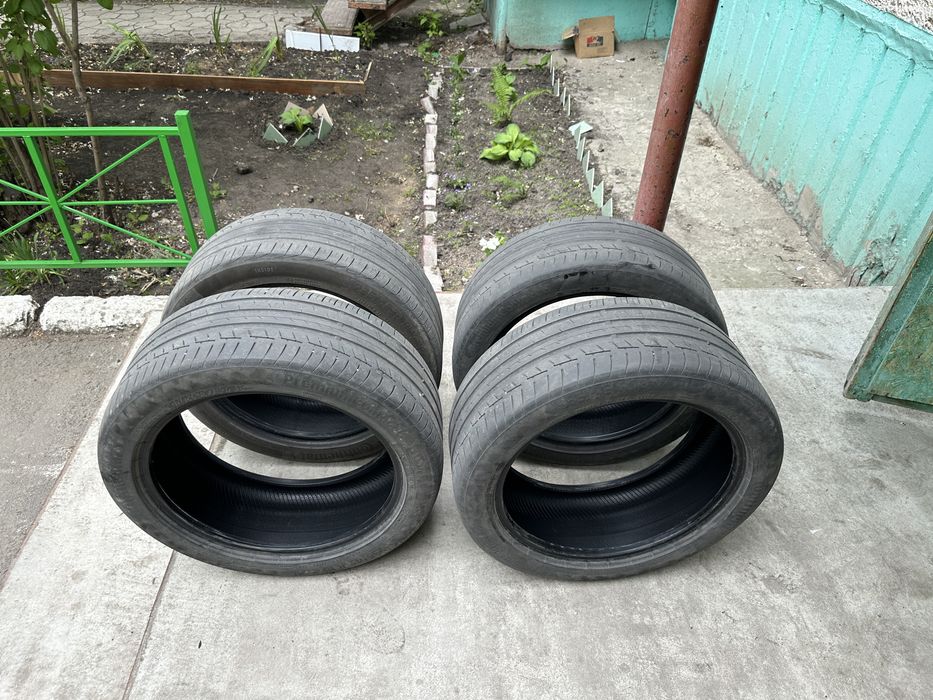 Продам шины 235/45/18