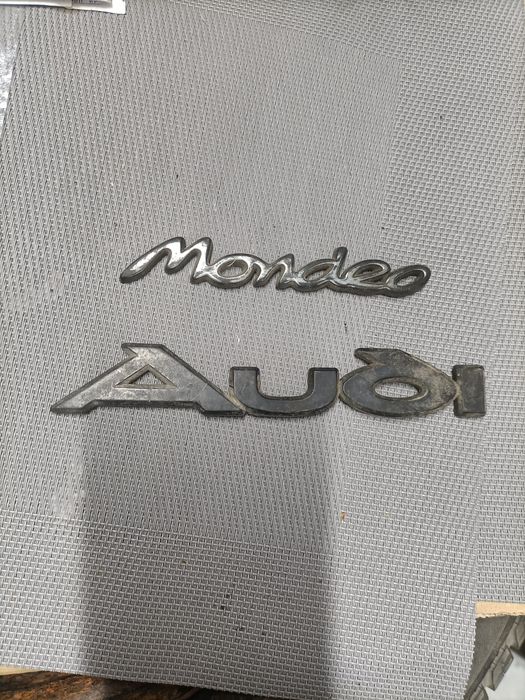 Emblema siglă logo semn inițială stemă litere crom