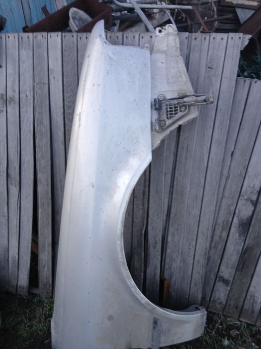 Переднее правое крыло ауди 80 б4