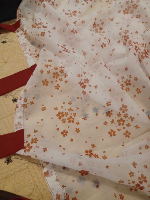 Vând draperie florala