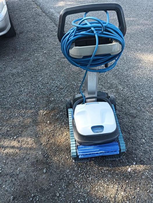 Robot aspirator curatare intretinere piscina Dolphin s300