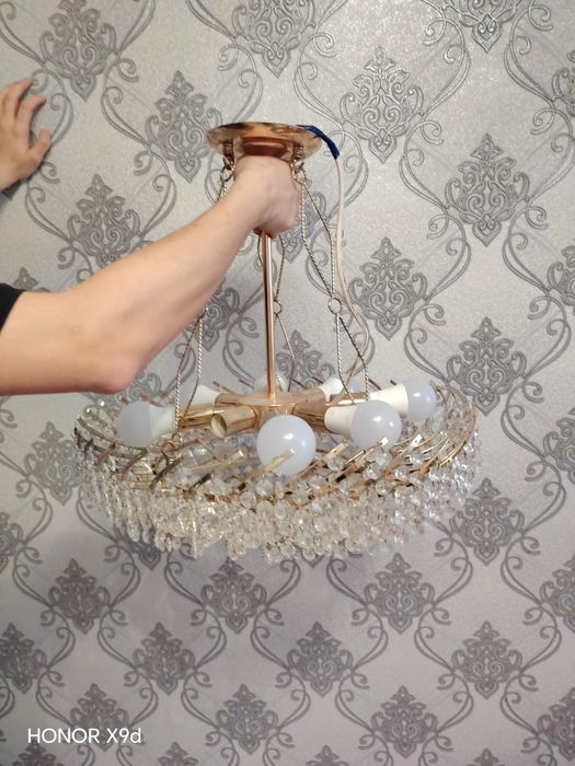 Продам люстру торг будет