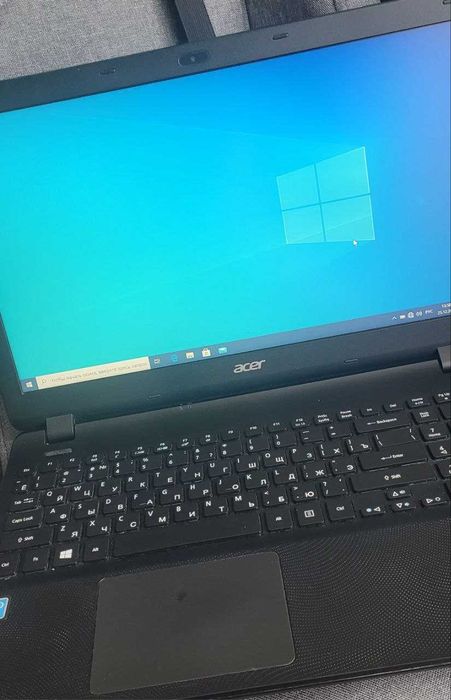 Ноутбук Acer (модель Aspire ES1-531)