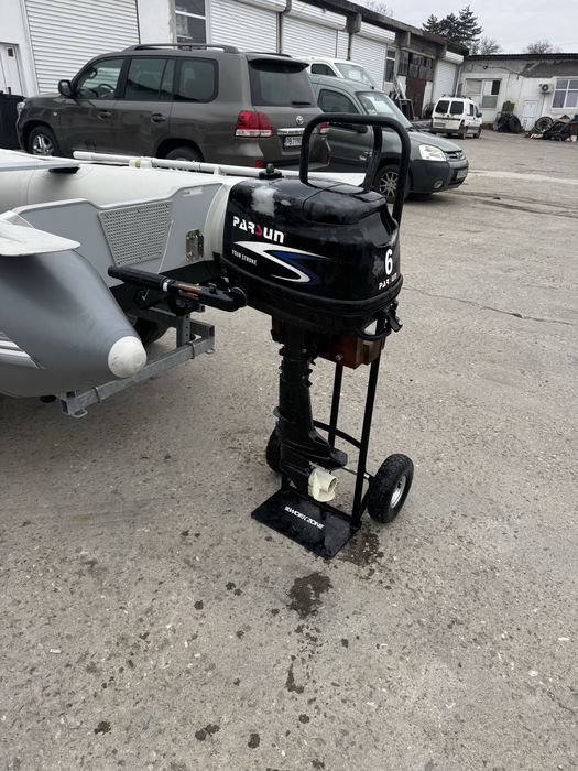 Надуваема лодка с твърдо дъно 3м