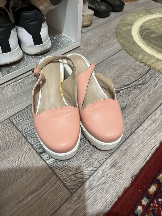 Продам обувь в отличном состоянии.