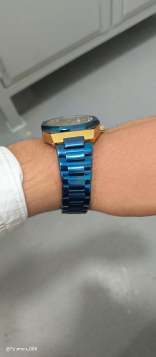 Soat qoʻl uchun zamonaviy koʻk rangda