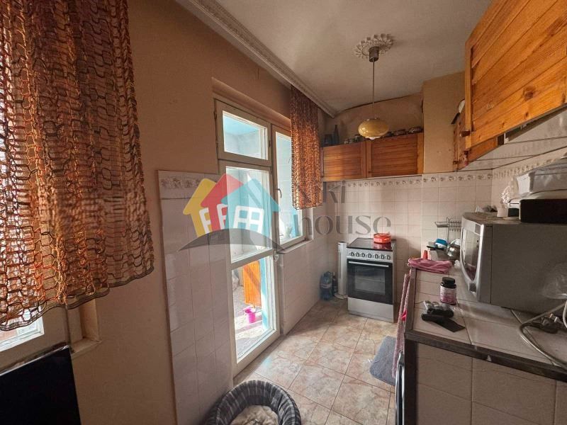 Продава се Тристаен апартамент в Варна, Автогара - 80 кв.м за 1425 €/кв.м - Снимка #3