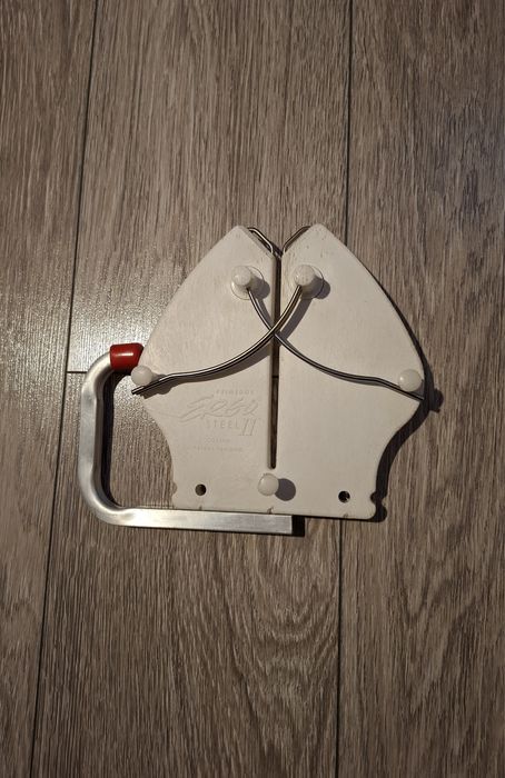 Dispozitiv de ascutit cutite clac(rață)